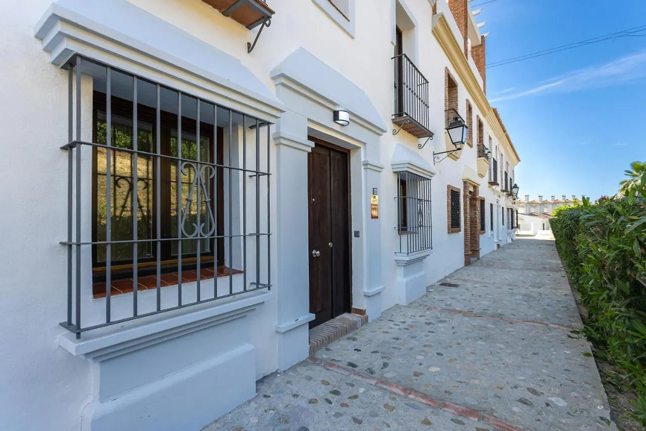 Casa de Férias Private 4 Bedrooms House Shared Pool Montevideo Hills Golf By Aorastay Estepona